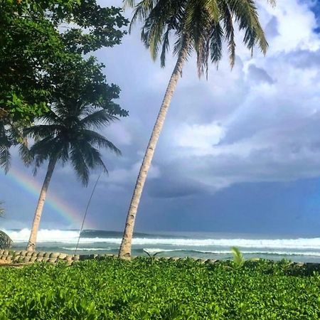 Southern Mentawai Outpost Hotel Sibigau Island Bagian luar foto